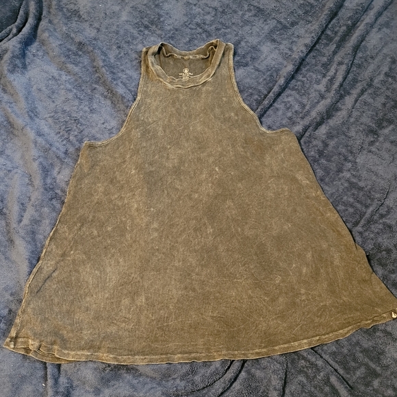 ⚡Black Volcom tank top⚡ - Picture 4 of 8